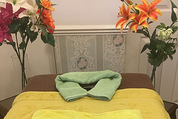 Picture of massage table in the relaxation room in Acomb